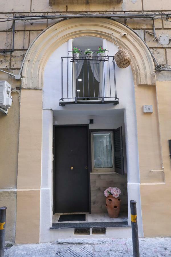 O' vascio 25 Nápoles Exterior foto